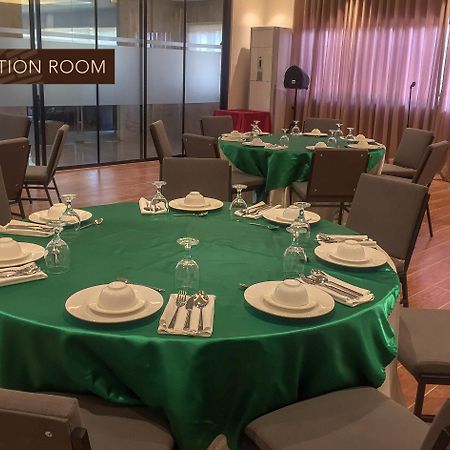 Acacia Hotel Bacolod Extérieur photo