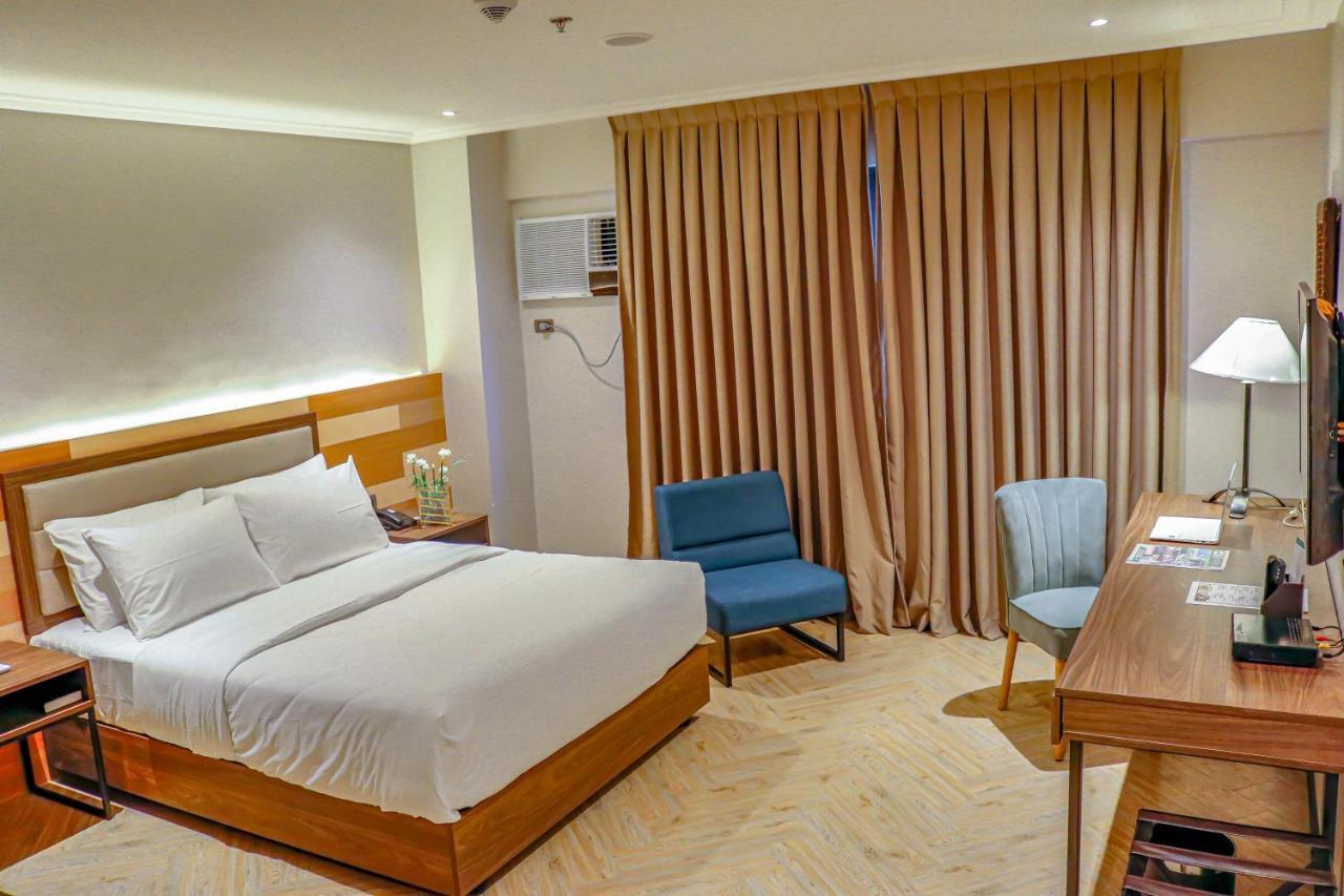 Acacia Hotel Bacolod Extérieur photo