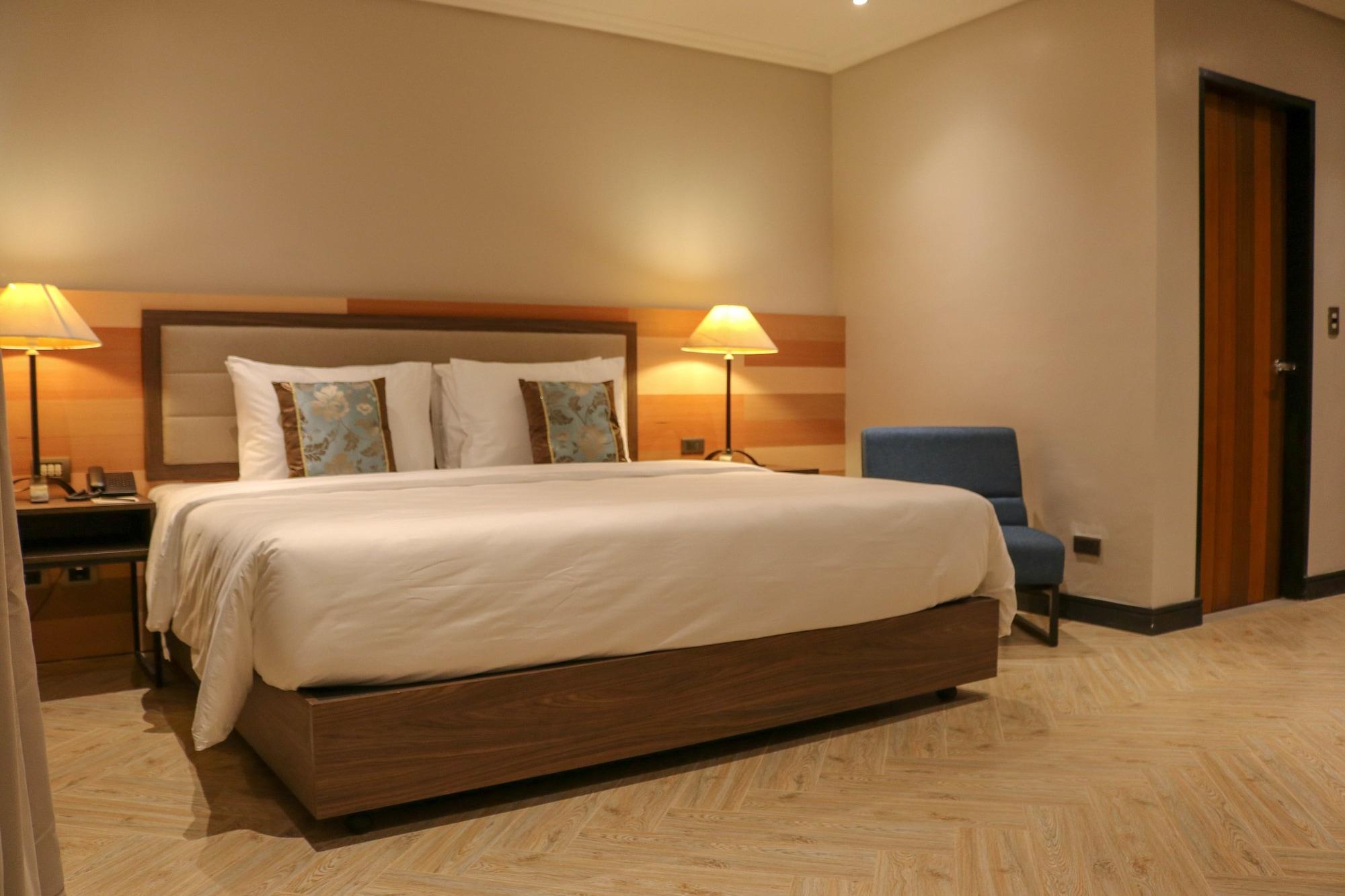 Acacia Hotel Bacolod Extérieur photo