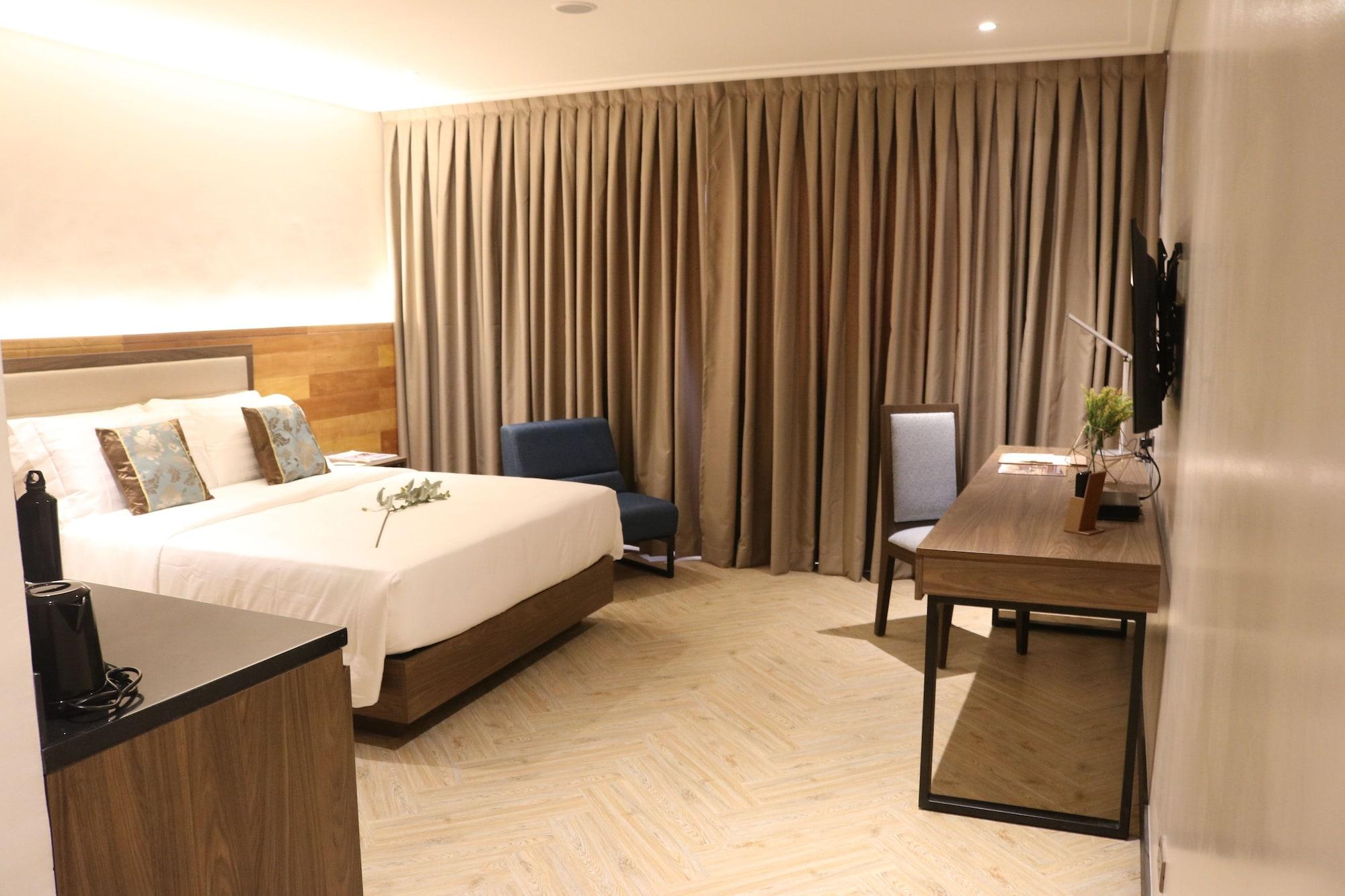 Acacia Hotel Bacolod Extérieur photo