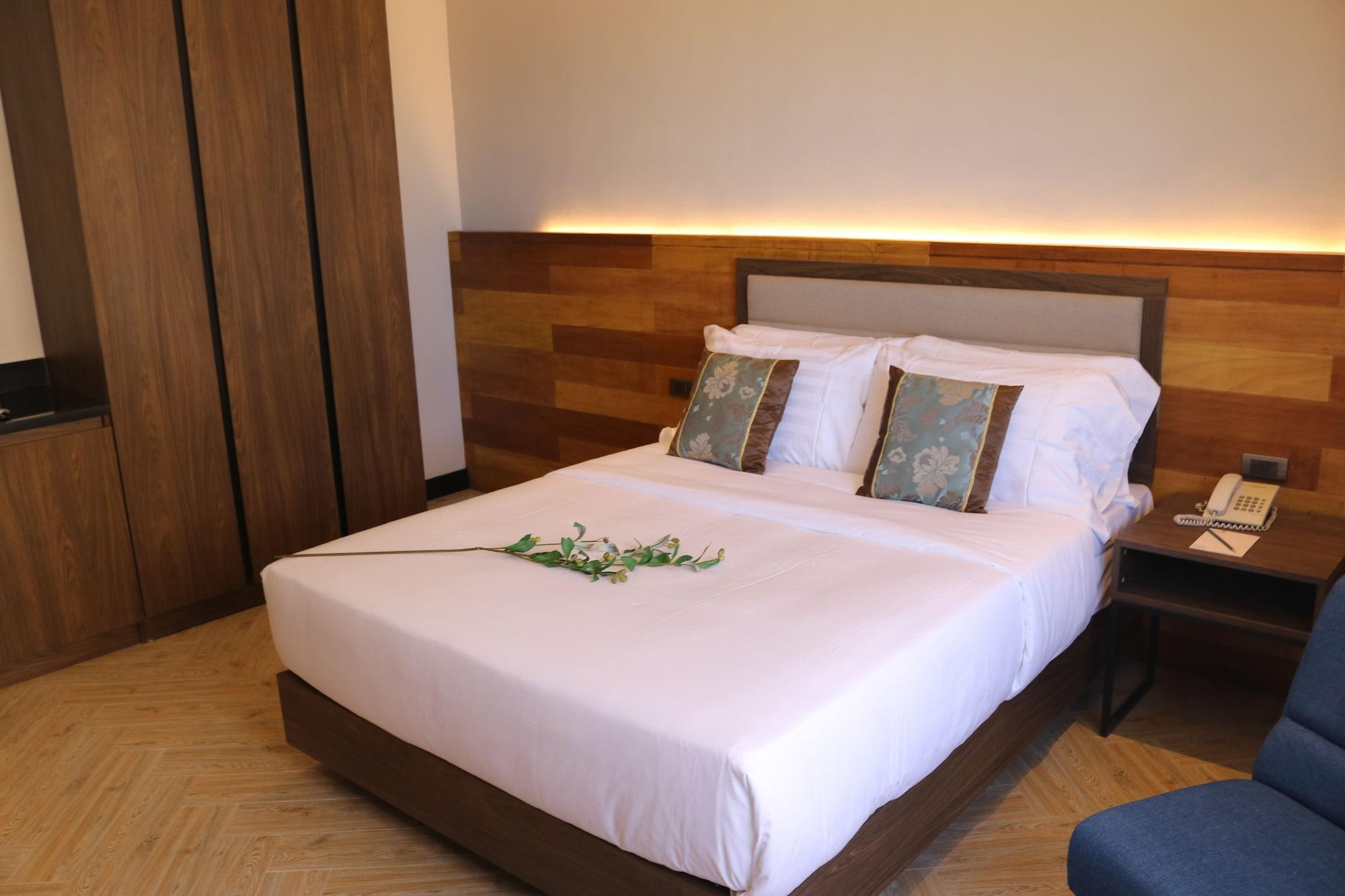 Acacia Hotel Bacolod Extérieur photo
