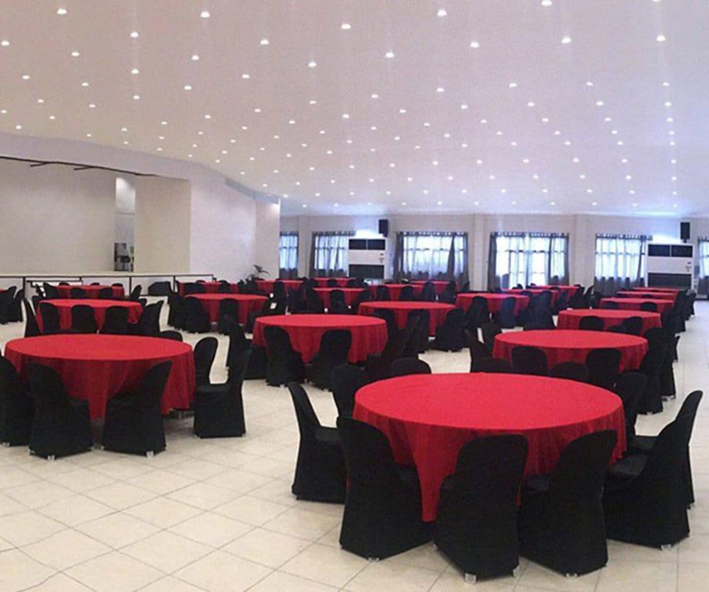Acacia Hotel Bacolod Extérieur photo