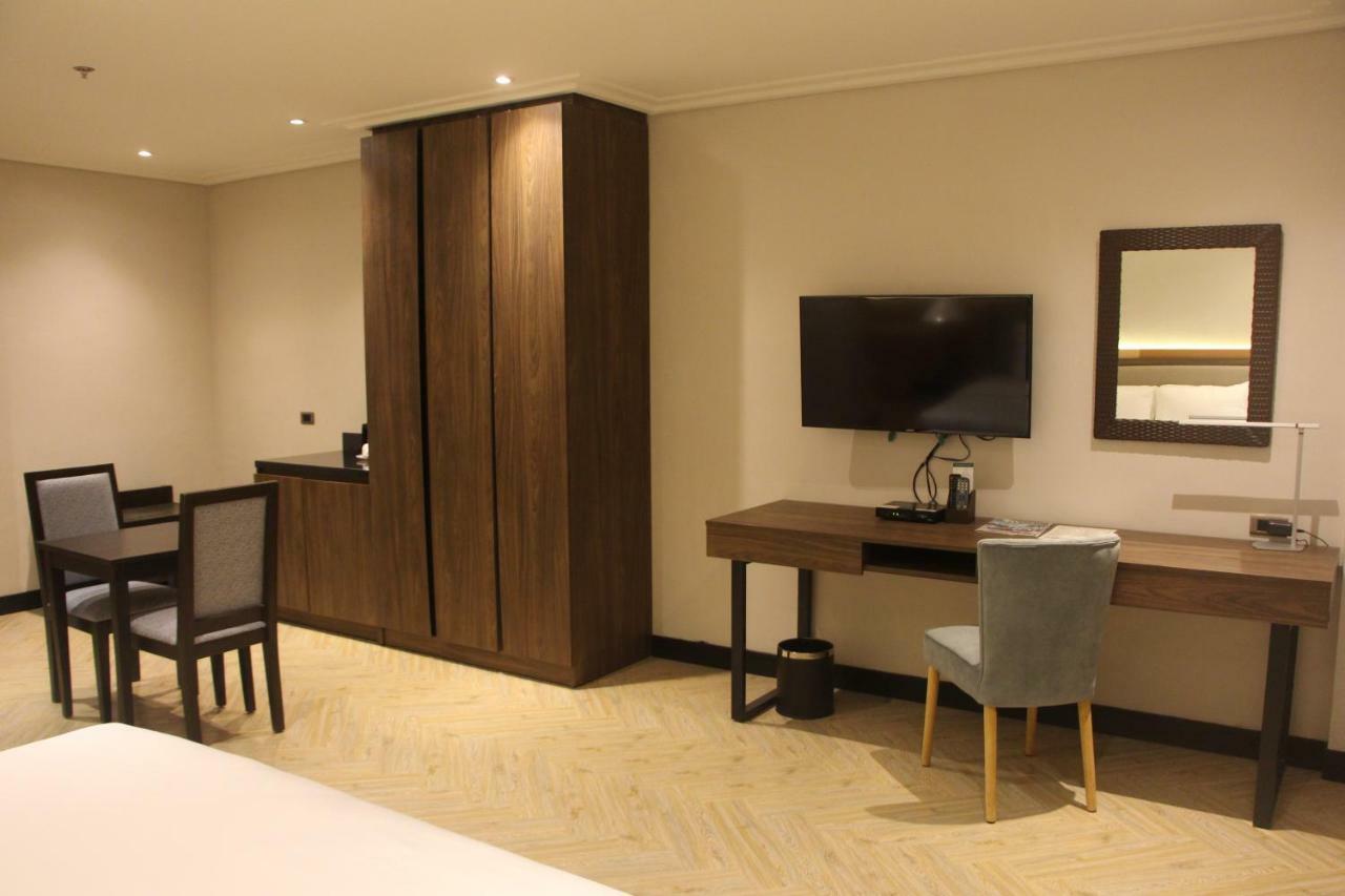 Acacia Hotel Bacolod Extérieur photo