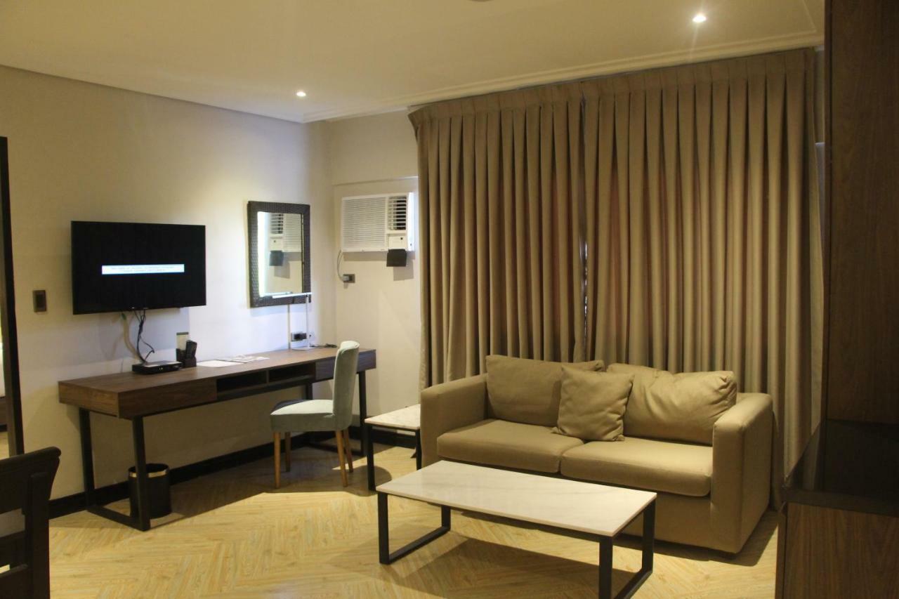 Acacia Hotel Bacolod Extérieur photo
