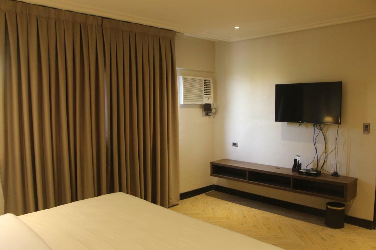 Acacia Hotel Bacolod Extérieur photo