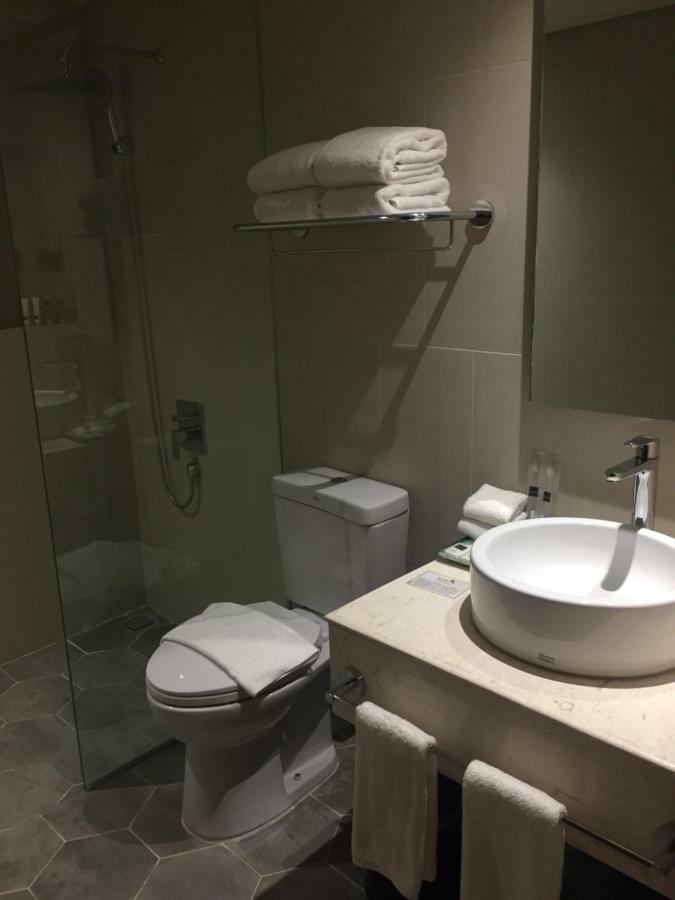 Acacia Hotel Bacolod Extérieur photo