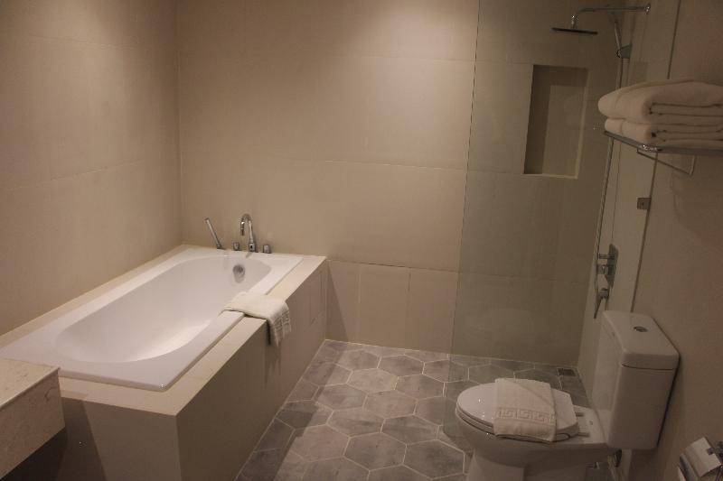 Acacia Hotel Bacolod Extérieur photo