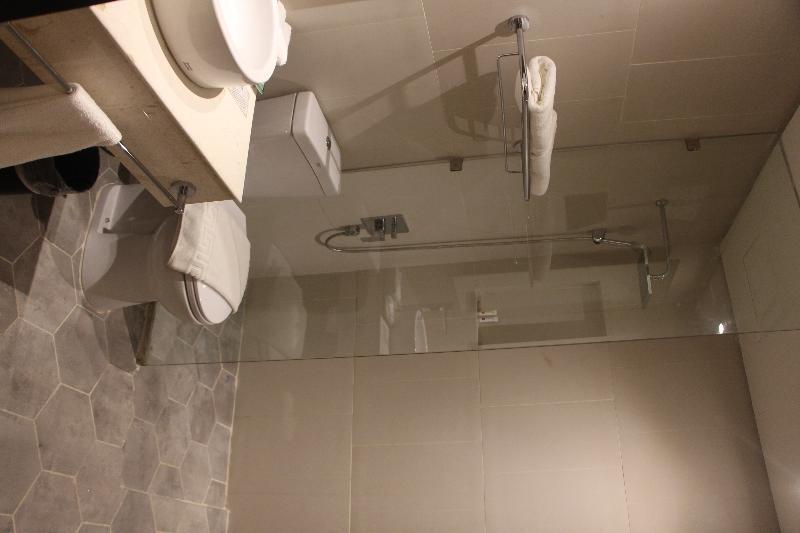 Acacia Hotel Bacolod Extérieur photo
